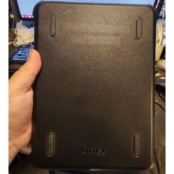 OtterBox Defender Case for iPad 9.7” – Air 1/2, Pro, 5th/6th Gen – Black - Picture 10 of 16